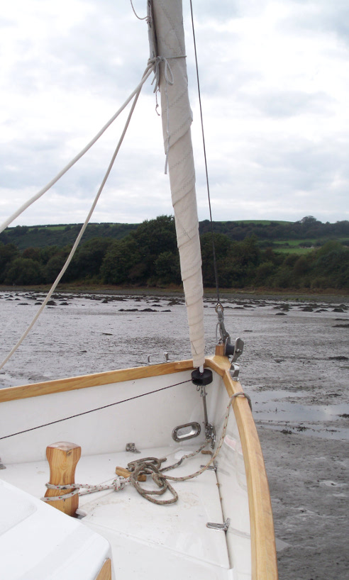 Swallow boats furling reefing system